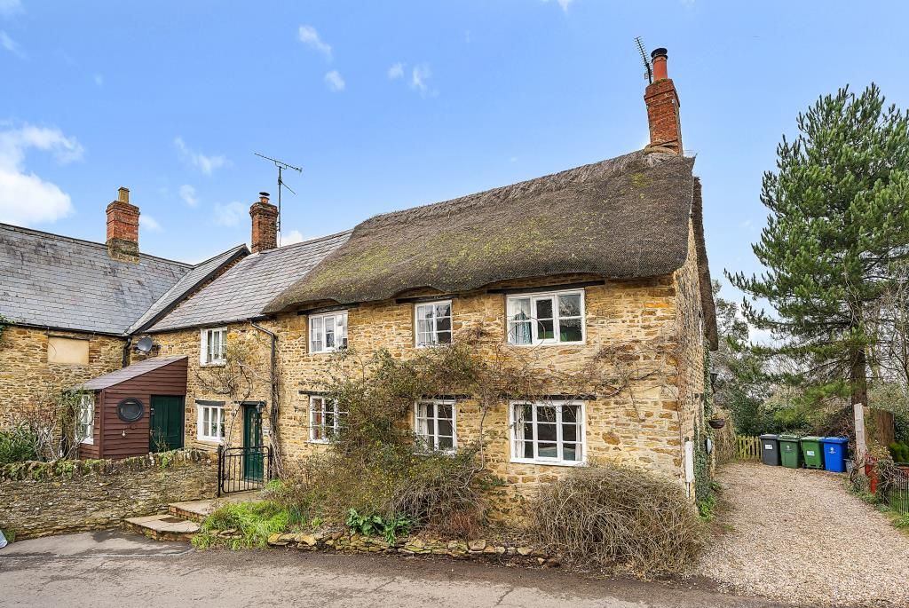 3 bed cottage for sale in Kings Sutton, Northamptonshire OX17, £550,000