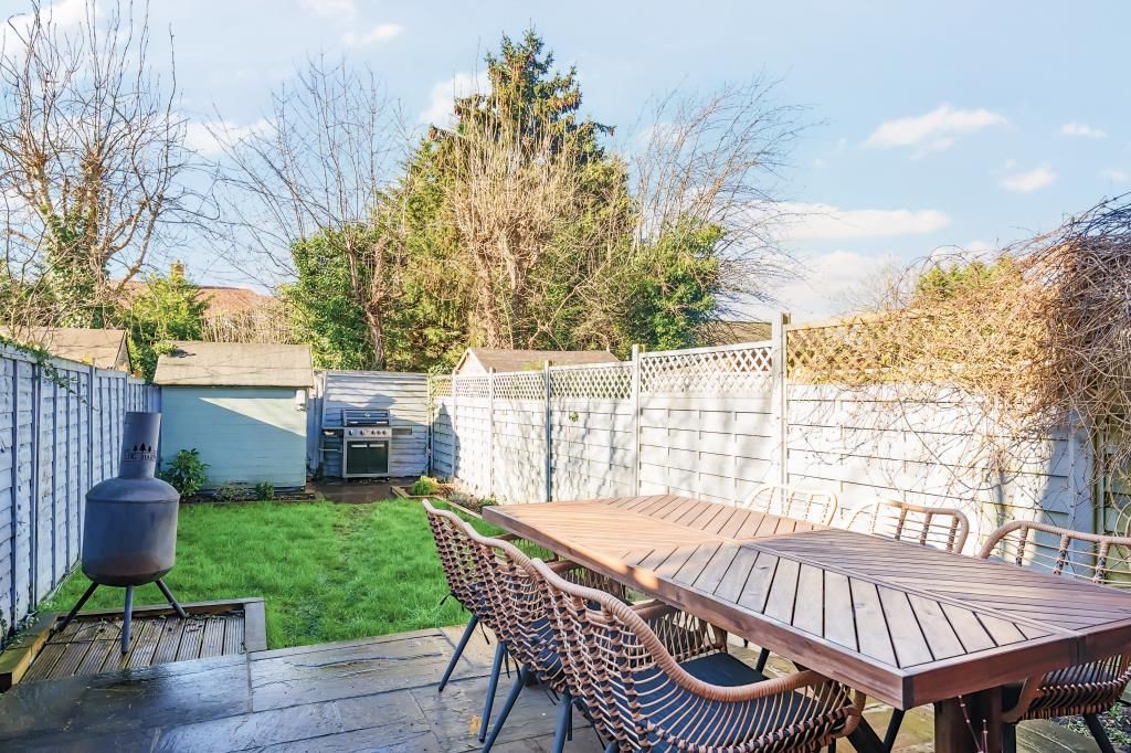 2 bed terraced house for sale in Maidenhead, Berkshire SL6, £475,000