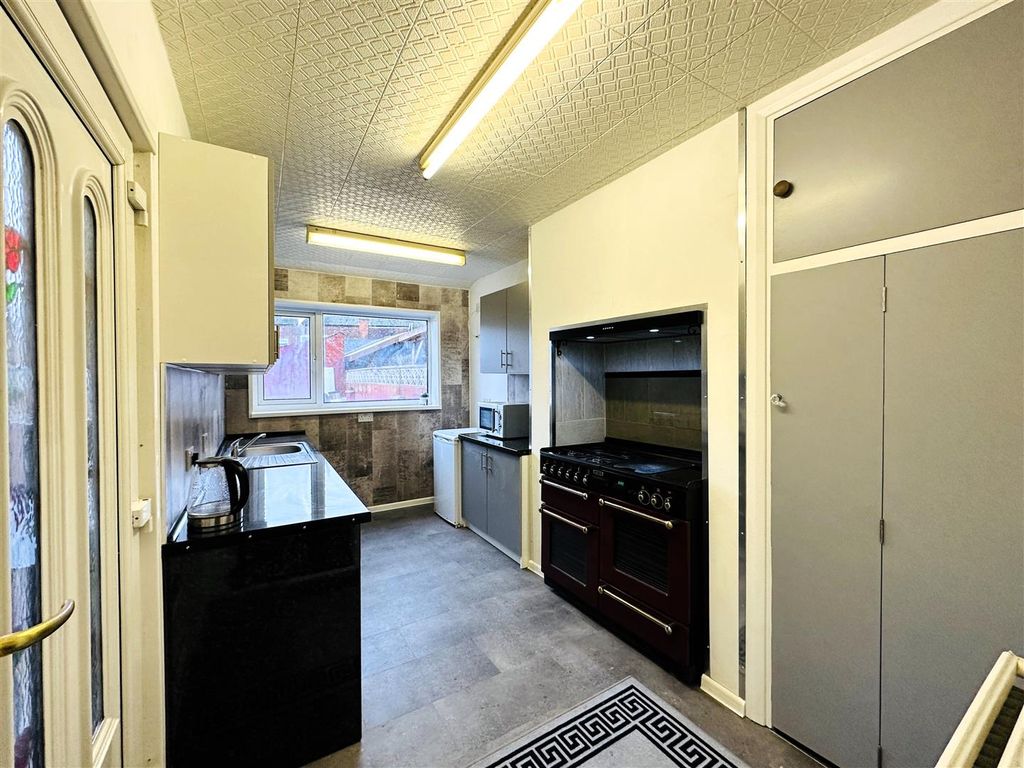 4 bed terraced house for sale in Marshfield Avenue, Goole DN14, £130,000