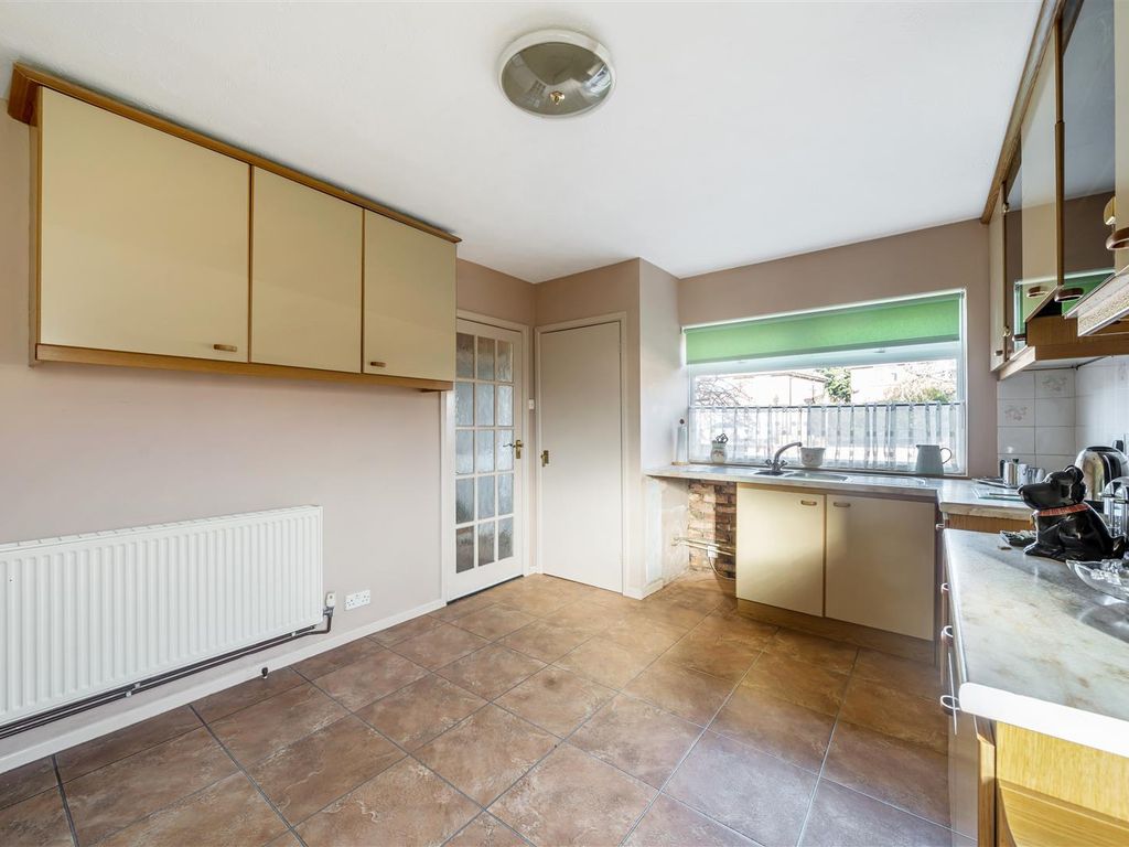 3 bed end terrace house for sale in Old Ford End Road, Bedford MK40, £315,000