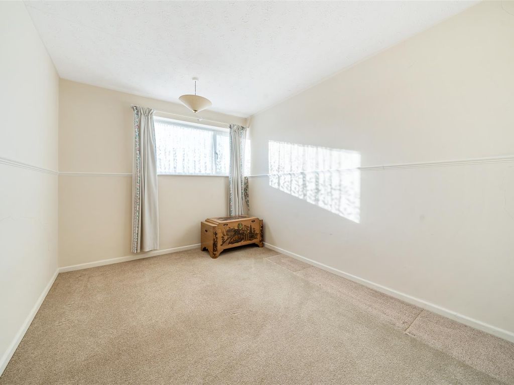 3 bed end terrace house for sale in Old Ford End Road, Bedford MK40, £315,000