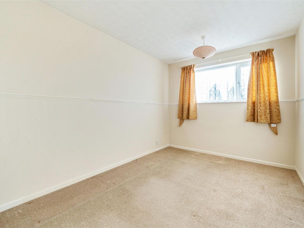 3 bed end terrace house for sale in Old Ford End Road, Bedford MK40, £315,000