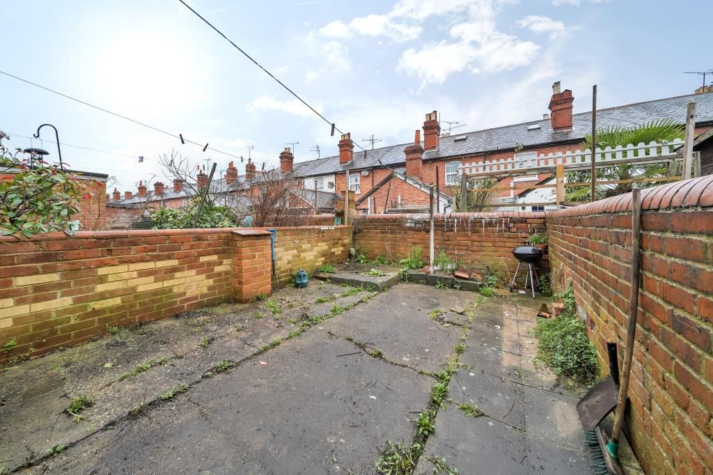 3 bed terraced house for sale in Reading, Berkshire RG1, £275,000