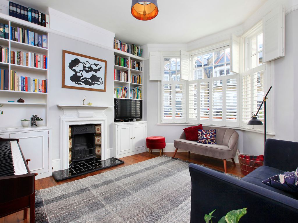 2 bed flat for sale in Denton Street, Wandsworth, London SW18, £550,000