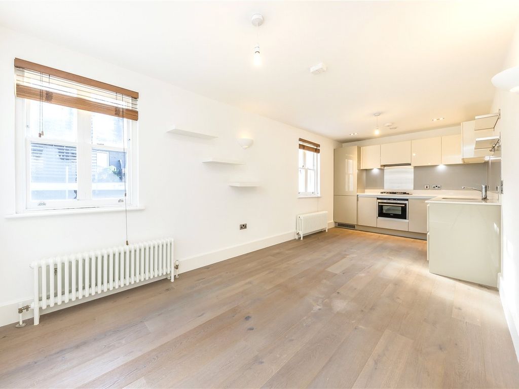 2 bed flat for sale in Ashmore Road, London SE18, £410,000