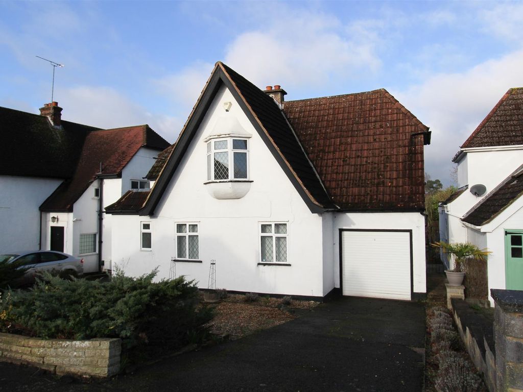 3 bed detached house to rent in Syke Ings, Iver SL0, £2,500 pcm