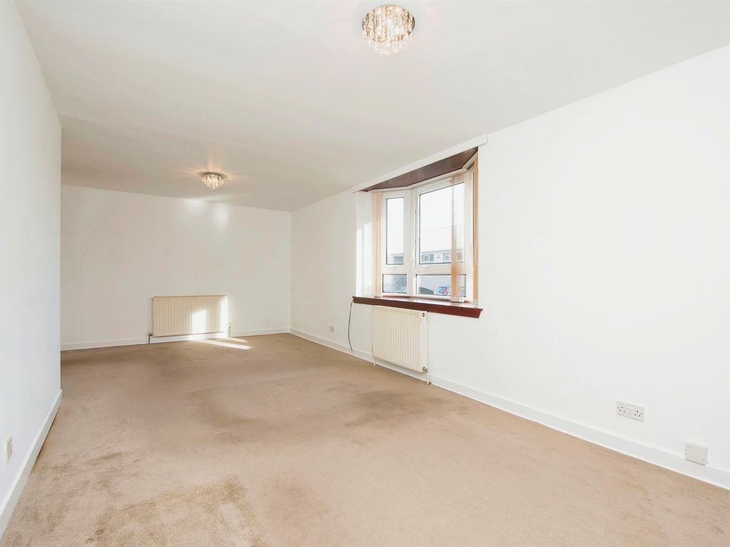 2 bed flat for sale in Blackford Road, Paisley PA2, £70,000
