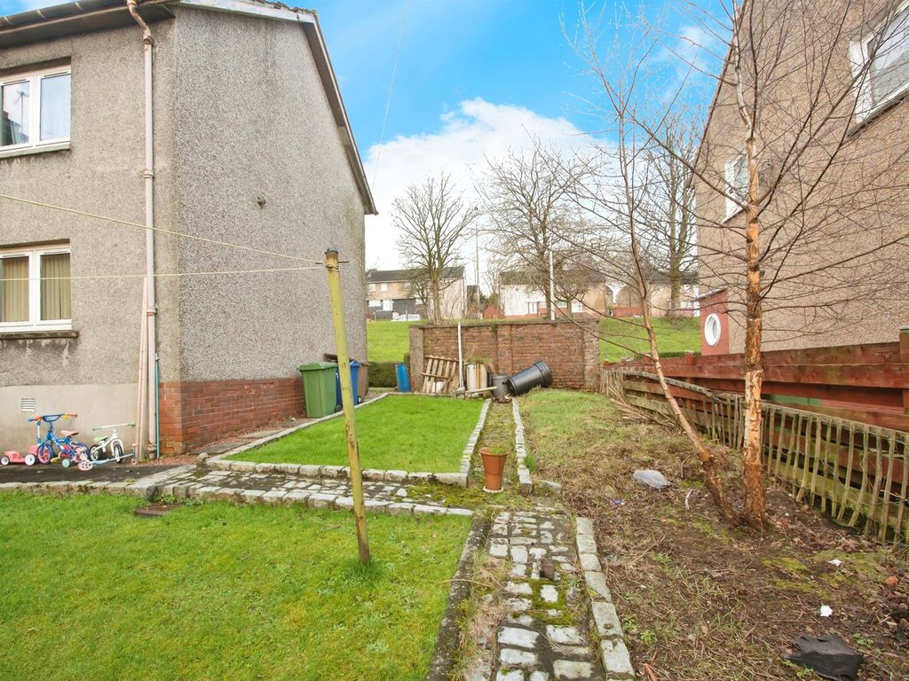 2 bed flat for sale in Blackford Road, Paisley PA2, £70,000