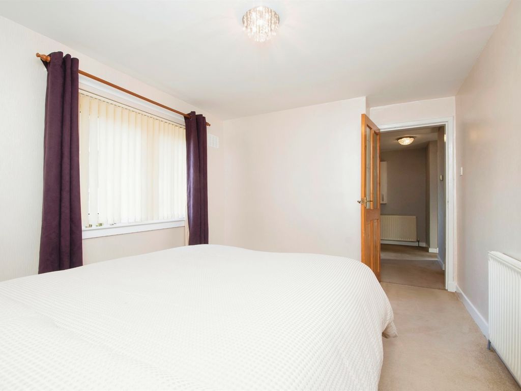 2 bed flat for sale in Blackford Road, Paisley PA2, £70,000