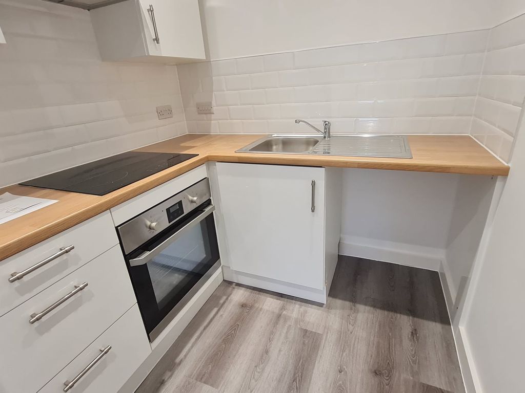 1 bed flat to rent in Thornhill Street, Wakefield WF1, £750 pcm