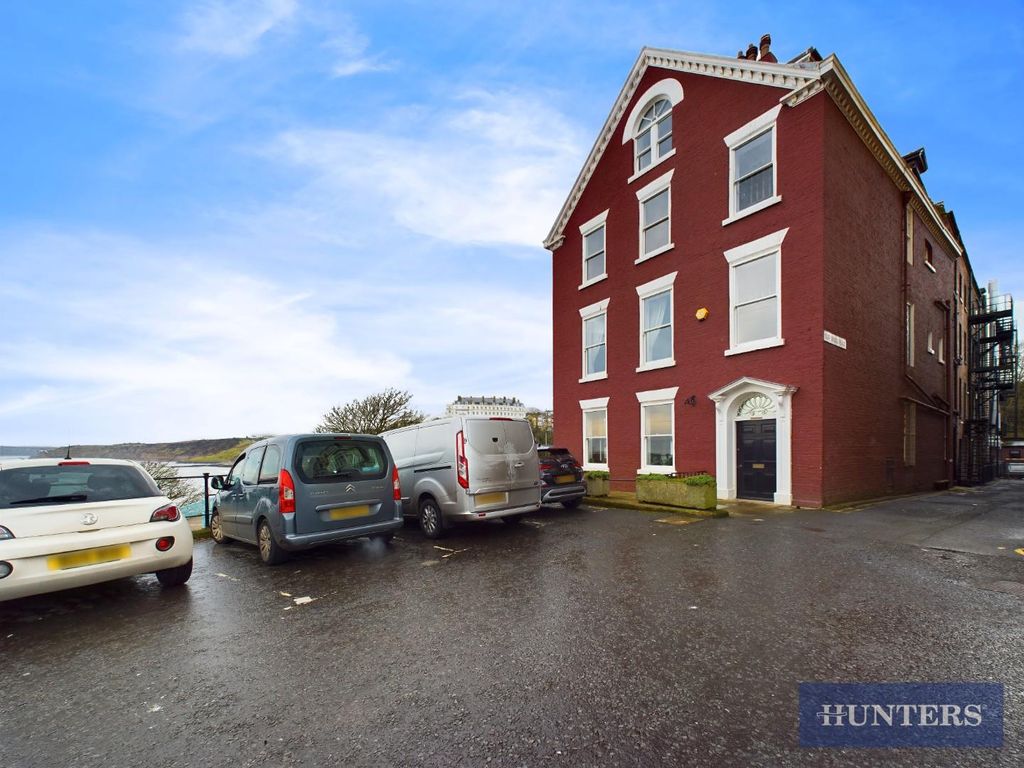 2 bed flat for sale in St. Nicholas Cliff, Scarborough YO11, £200,000