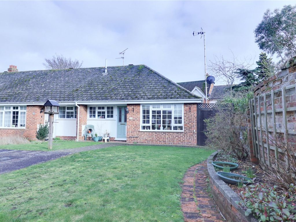 1 bed bungalow for sale in Hollybank, Witham CM8, £280,000