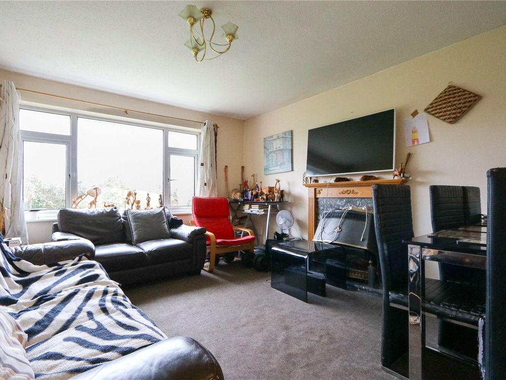 2 bed flat for sale in Oak Close, Little Stoke, Bristol, South Gloucestershire BS34, £160,000