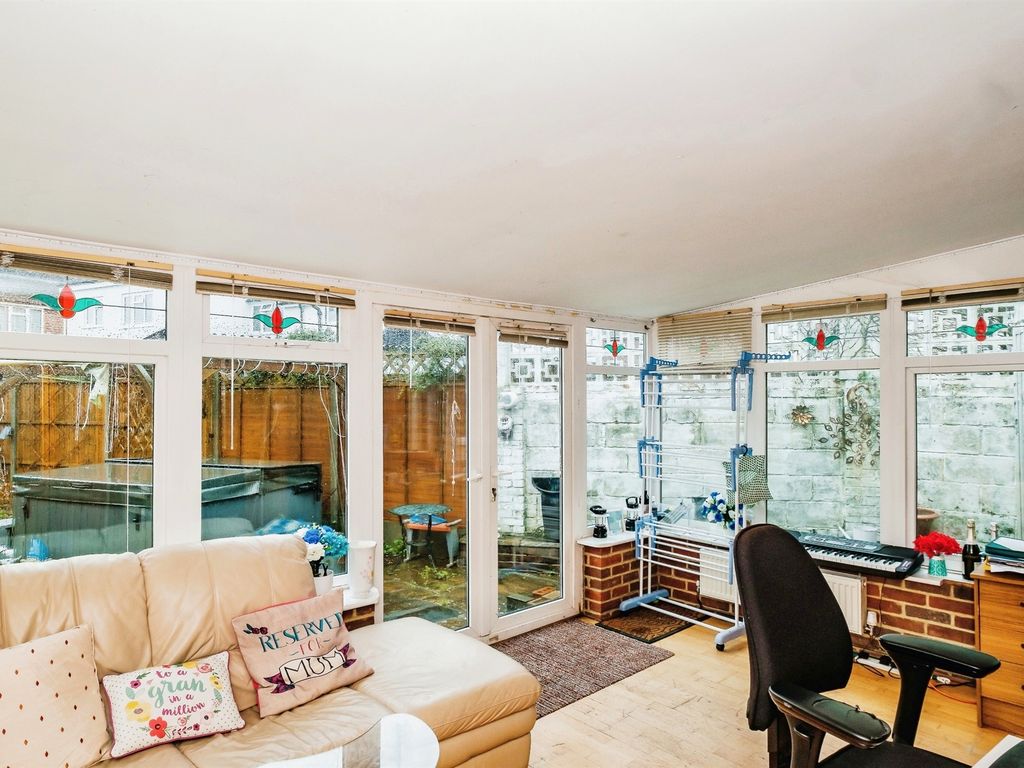 4 bed end terrace house for sale in Elm Drive, Hove BN3, £500,000