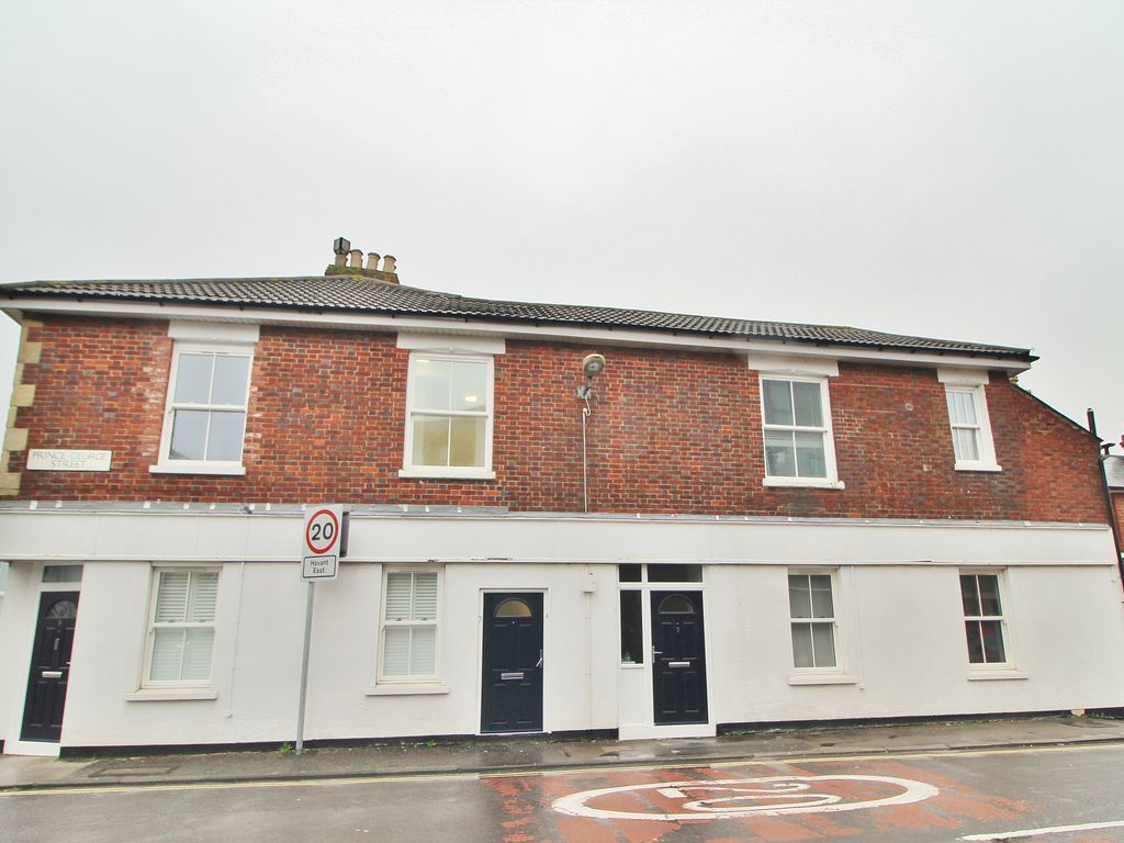 1 bed flat for sale in Prince George Street, Havant PO9, £145,000