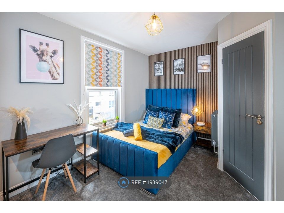 Room to rent in Eastcott Hill, Swindon SN1, £1,100 pcm