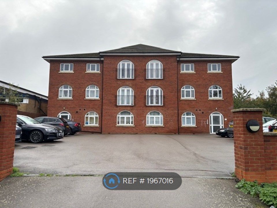 2 bed flat to rent in Booth Rise, Northampton NN3, £950 pcm
