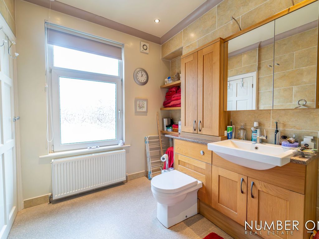 3 bed detached house for sale in Gladstone Road, Crumlin NP11, £270,000