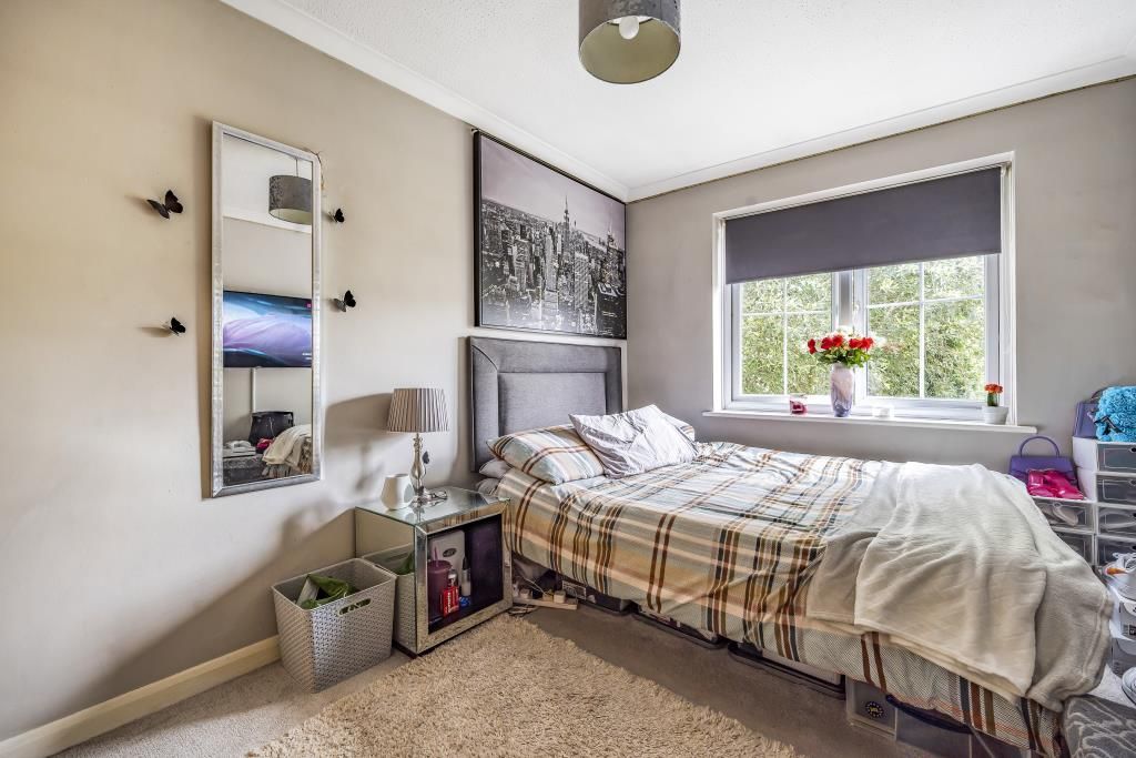 4 bed detached house to rent in Sunningdale, Berkshire SL5, £2,500 pcm