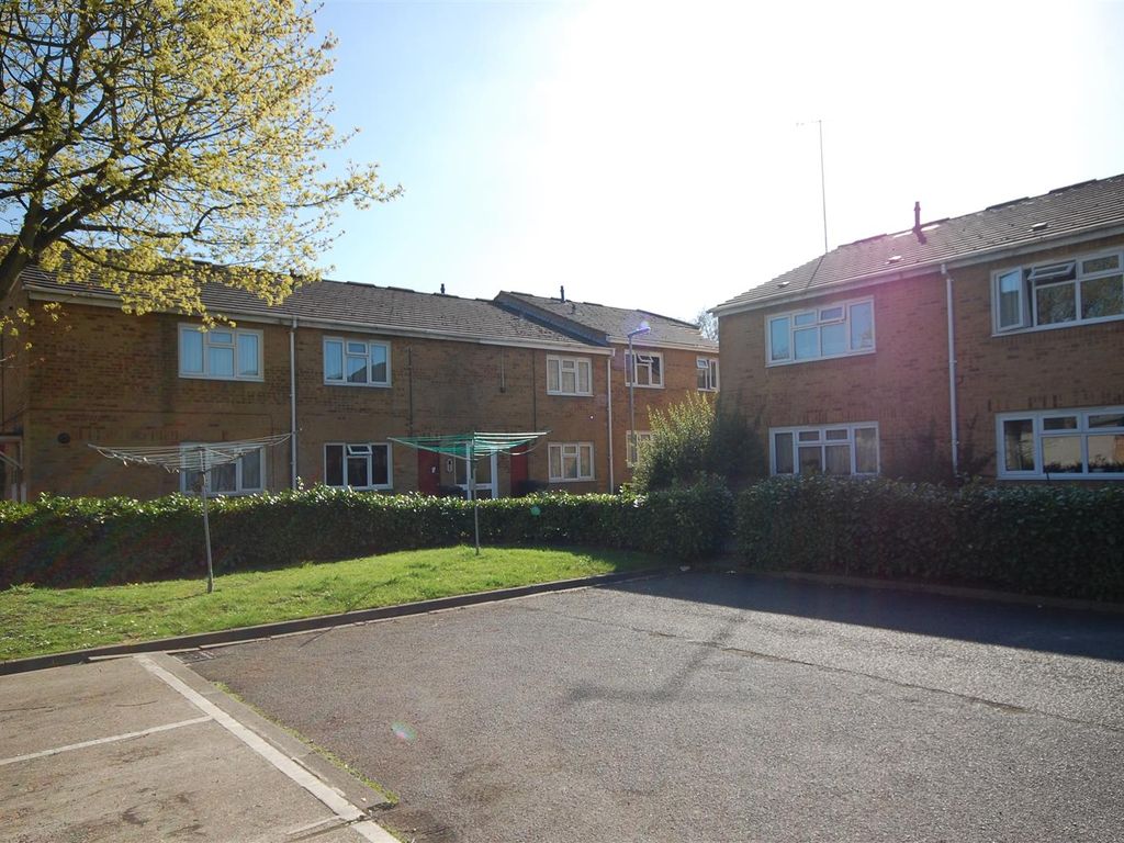 1 bed maisonette to rent in Coates Dell, Watford WD25, £1,100 pcm