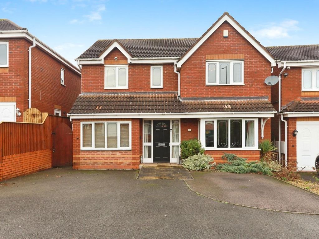 4 bed detached house for sale in Bletchley Drive, Tamworth B77, £450,000