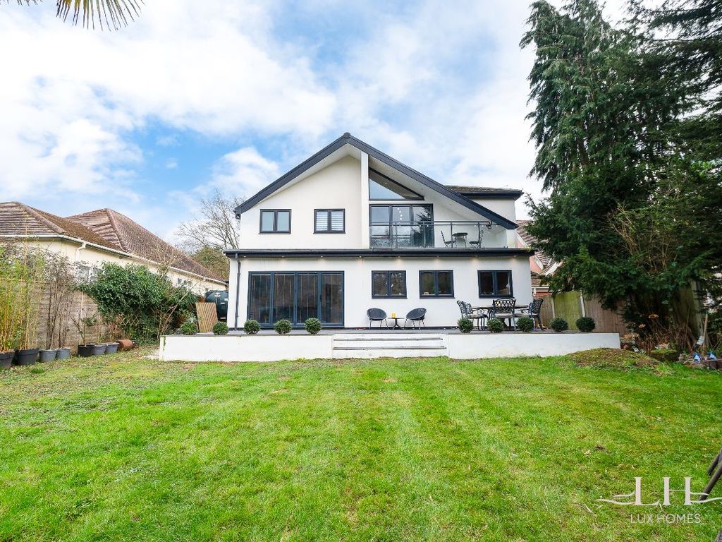 4 bed detached house for sale in Southend Road, Howe Green, Chelmsford CM2, £850,000