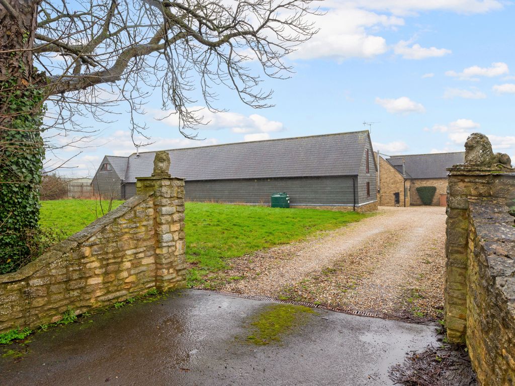 3 bed detached house for sale in Brinkworth, Chippenham SN15, £650,000