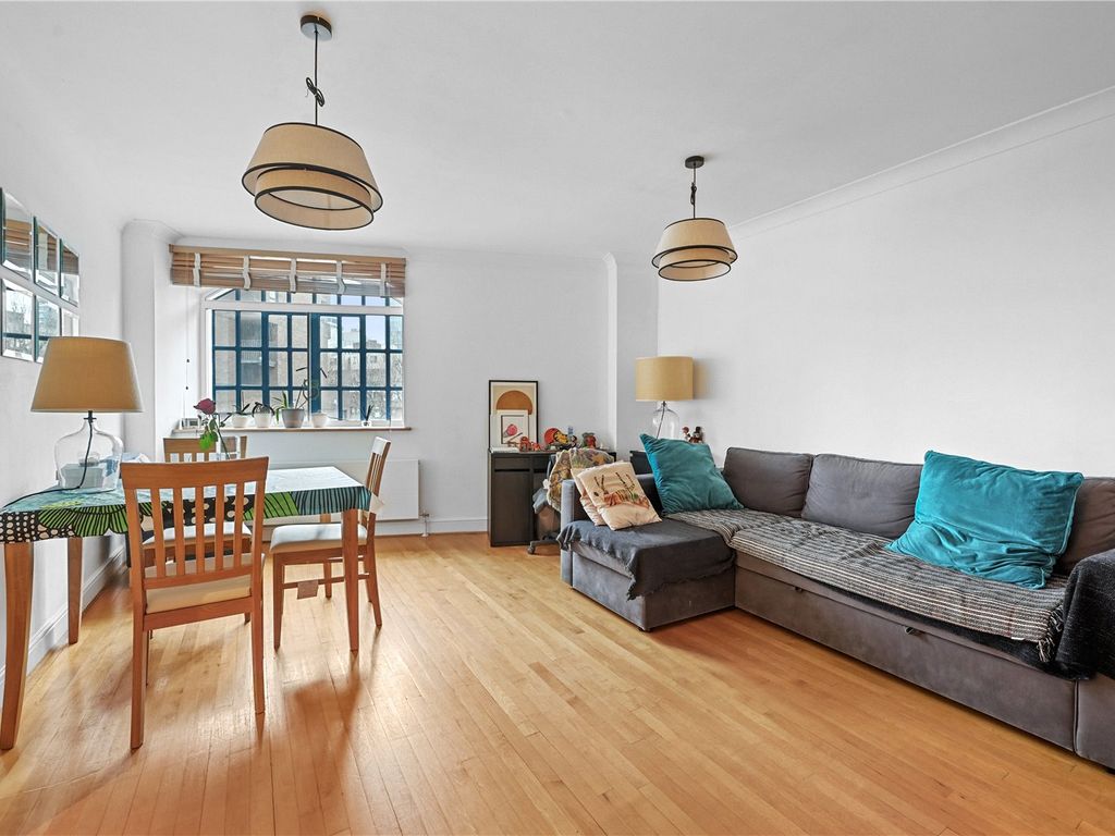 1 bed flat for sale in St. Katharines Way, London E1W, £650,000