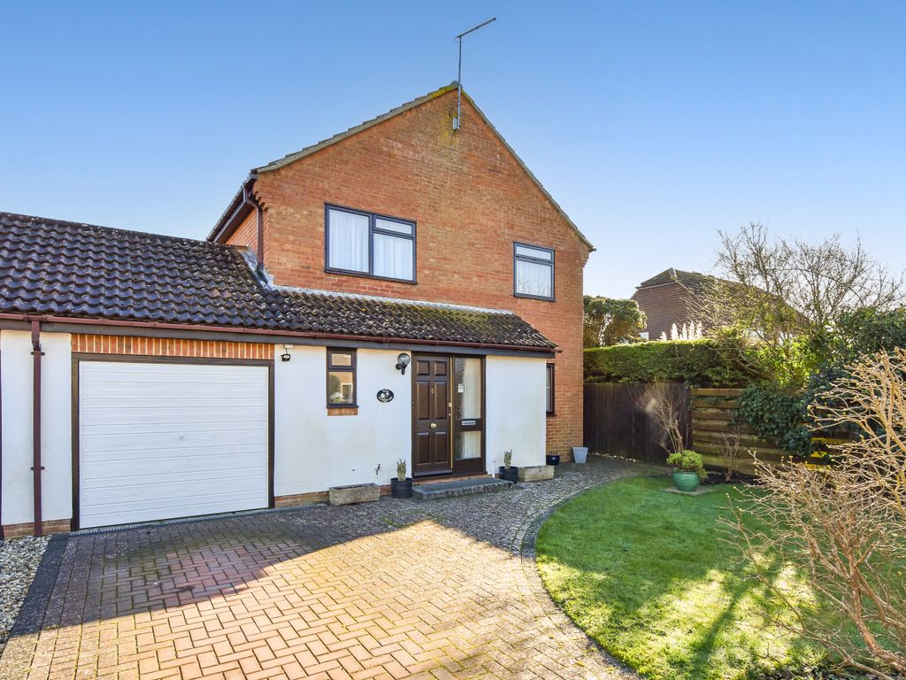 3 bed link detached house for sale in Blakemyle, Aldwick PO21, £450,000