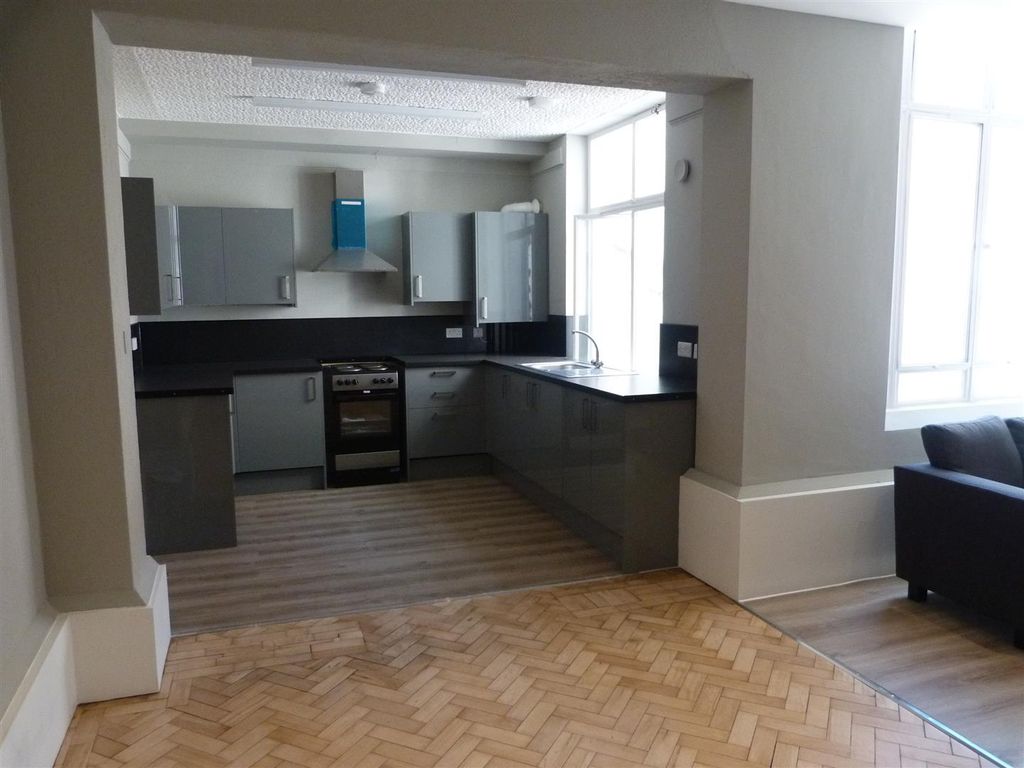 6 bed flat to rent in 6 Bed Flat, High Street, Cardiff CF10, £2,700 pcm