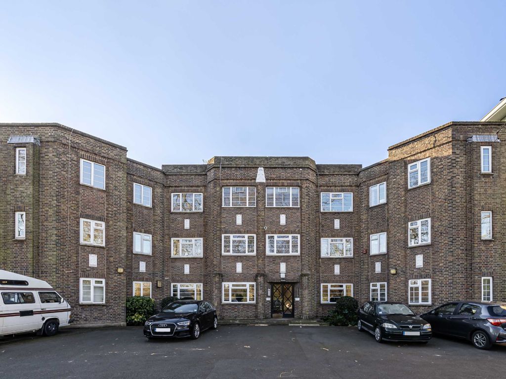 2 bed flat to rent in Peckham Rye, London SE22, £1,850 pcm