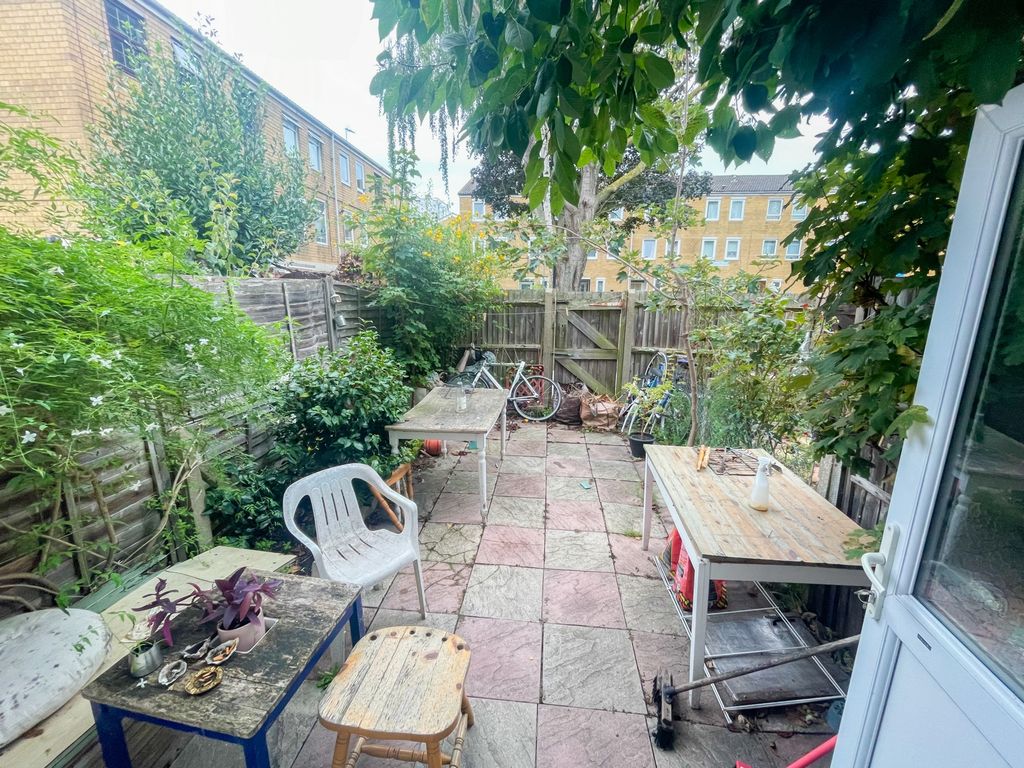 4 bed shared accommodation to rent in Solway Close, Hackney, London E8, £3,800 pcm