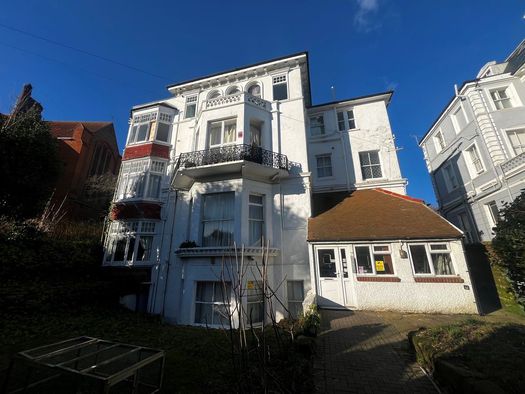 4 bed flat to rent in Pevensey Road, St. Leonards-On-Sea TN38, £1,500 pcm