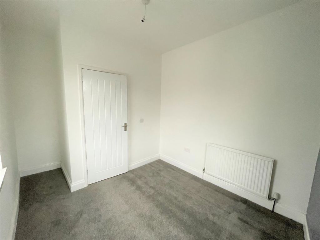 2 bed flat for sale in Top Floor Flat, 16 Clytha Square, Newport, Newport NP20, £62,000