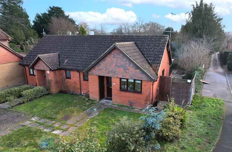 1 bed bungalow for sale in Broadlands Close, Bentley, Farnham GU10, £325,000