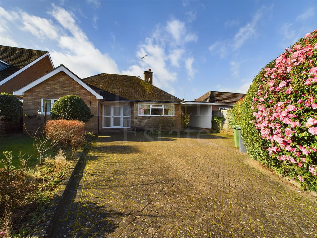 2 bed bungalow for sale in Hernes Nest, Bewdley DY12, £475,000