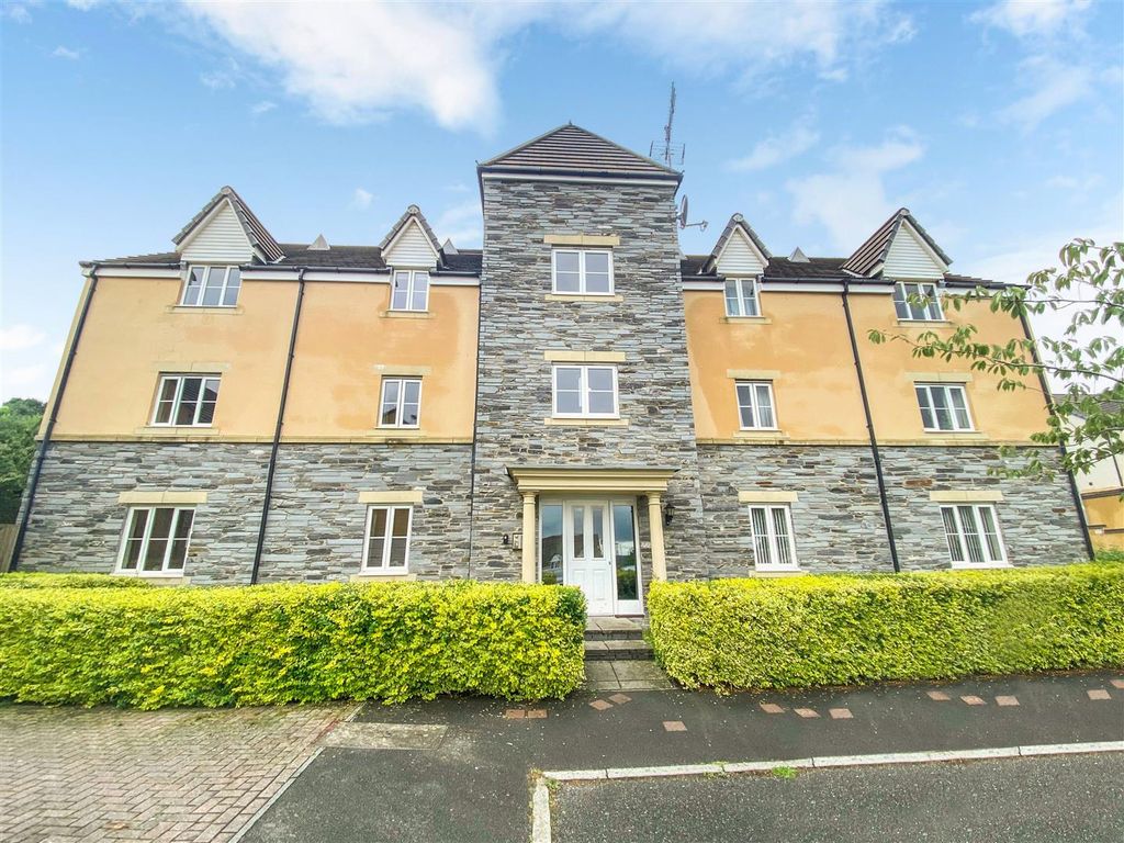 1 bed flat to rent in Larcombe Road, Boscoppa, St. Austell PL25, £700 pcm