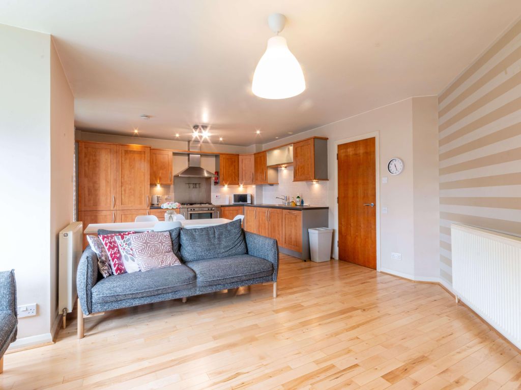 3 bed flat to rent in Portland Gardens, Edinburgh EH6, £1,600 pcm