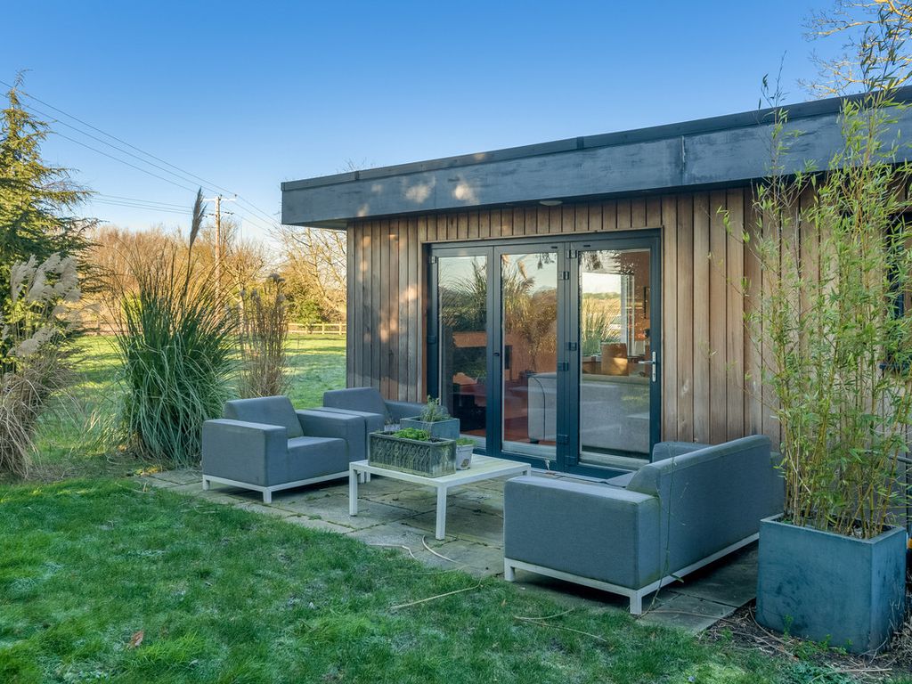 3 bed detached bungalow for sale in Evesham Road Norton, Worcestershire WR11, £630,000