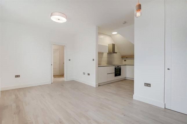 2 bed flat to rent in Neeld Crescent, London NW4, £1,998 pcm