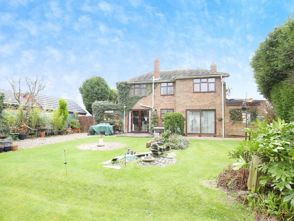 3 bed detached house for sale in Hill Top, Baddesley Ensor, Atherstone CV9, £465,000