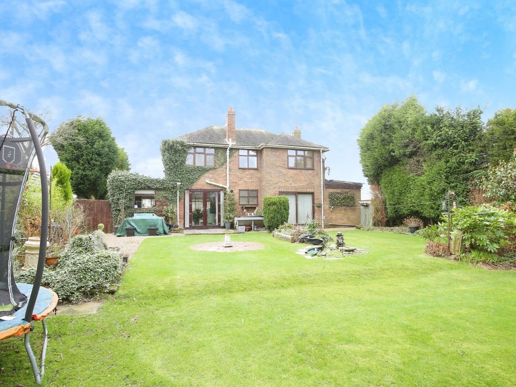 3 bed detached house for sale in Hill Top, Baddesley Ensor, Atherstone CV9, £465,000