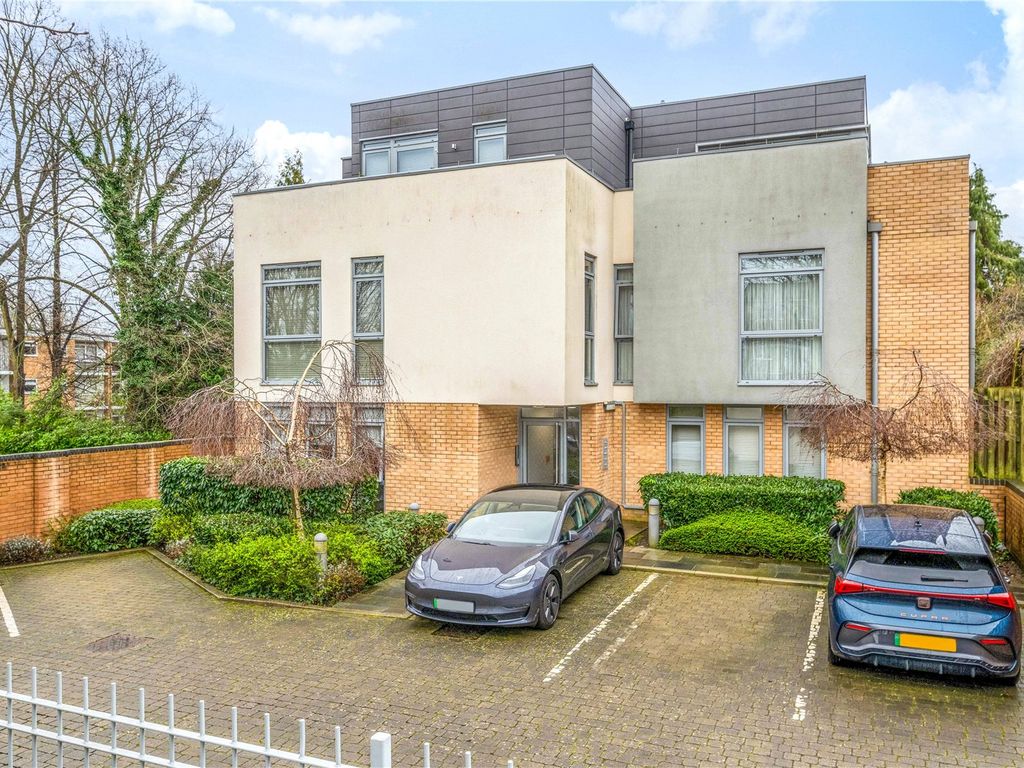 2 bed flat for sale in Durham Avenue, Bromley BR2, £650,000