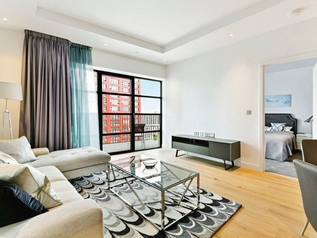 1 bed flat for sale in City Island Way, London E14, £485,000