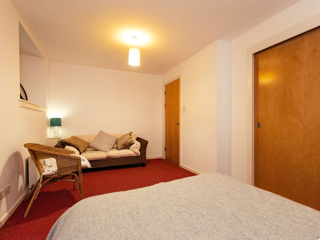 1 bed flat for sale in Edmonstones Close, Edinburgh EH1, £235,000