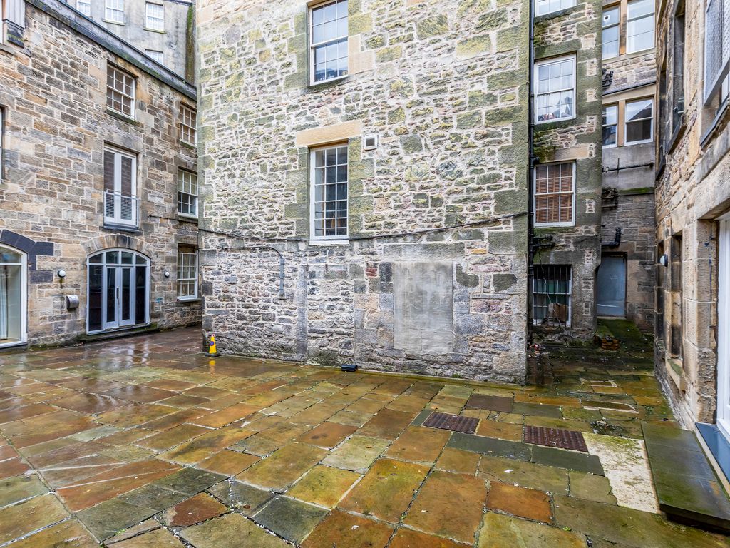 1 bed flat for sale in Edmonstones Close, Edinburgh EH1, £235,000