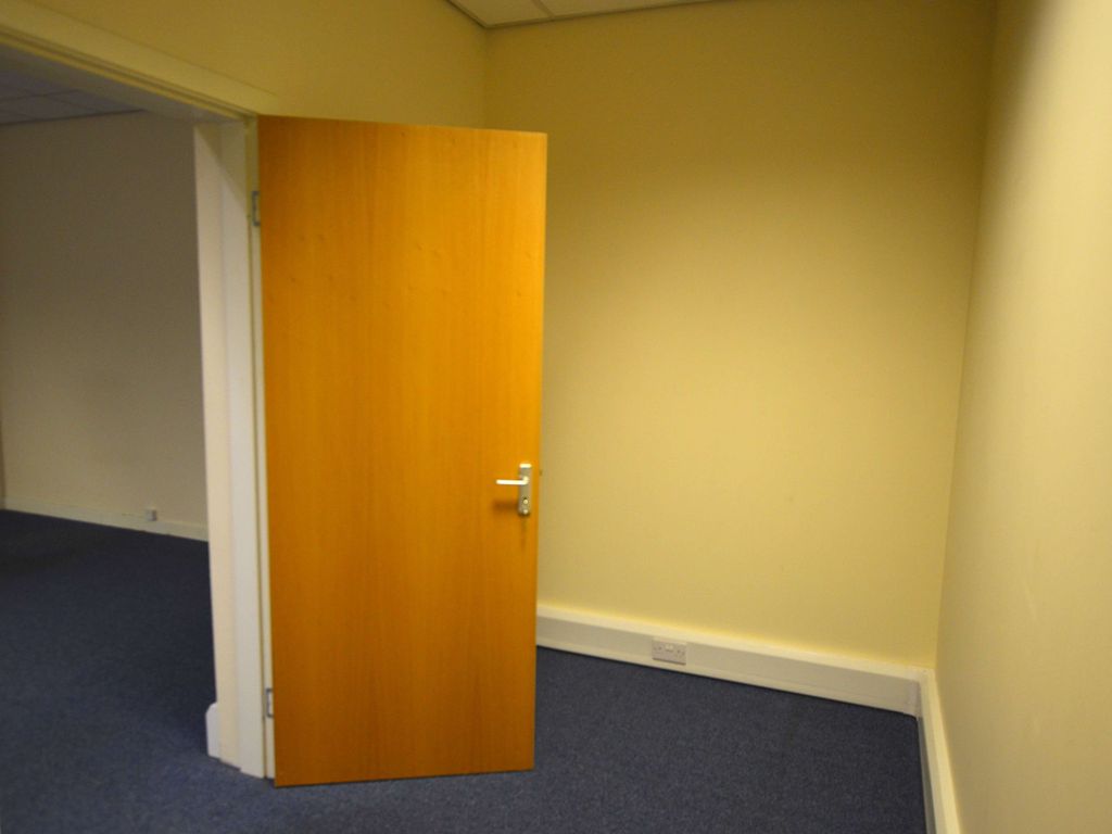 Office to let in Polbeth Industrial Estate, West Calder EH55, £7,500 pa