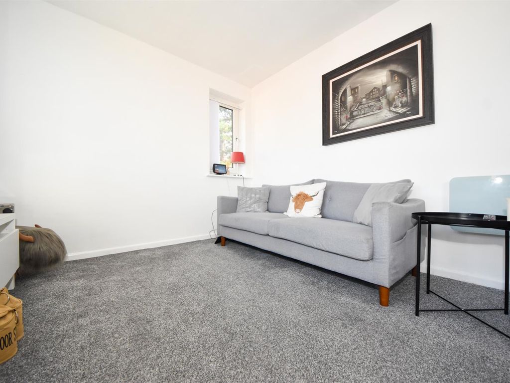 2 bed flat for sale in St. Ediths Green, All Saints Road, Warwick CV34, £170,000