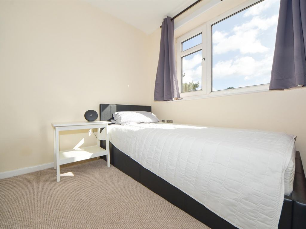 2 bed flat for sale in St. Ediths Green, All Saints Road, Warwick CV34, £170,000