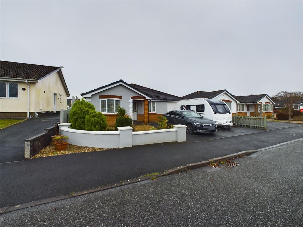 3 bed detached bungalow for sale in Gilfach Y Gog, Penygroes, Llanelli SA14, £259,950